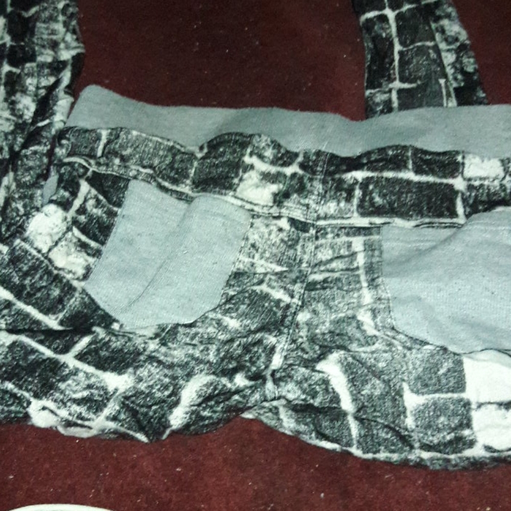 Joggers - Picture 2 of 3